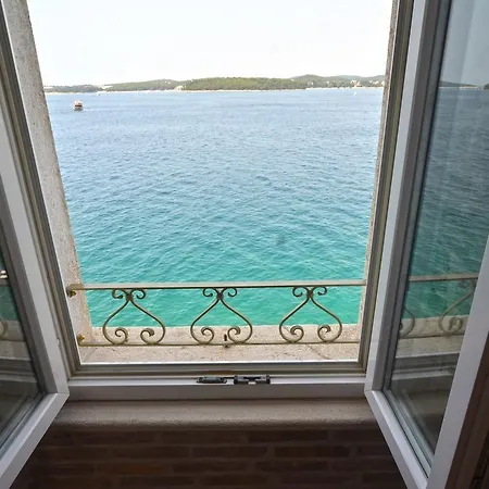 Arnolongo B4 Sea View Gæstehus