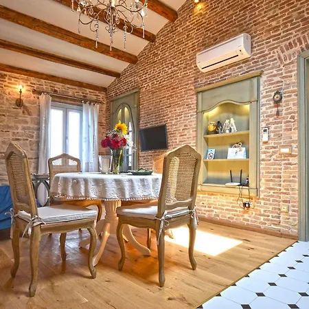 Konukevi Arnolongo B4 Sea View 4*