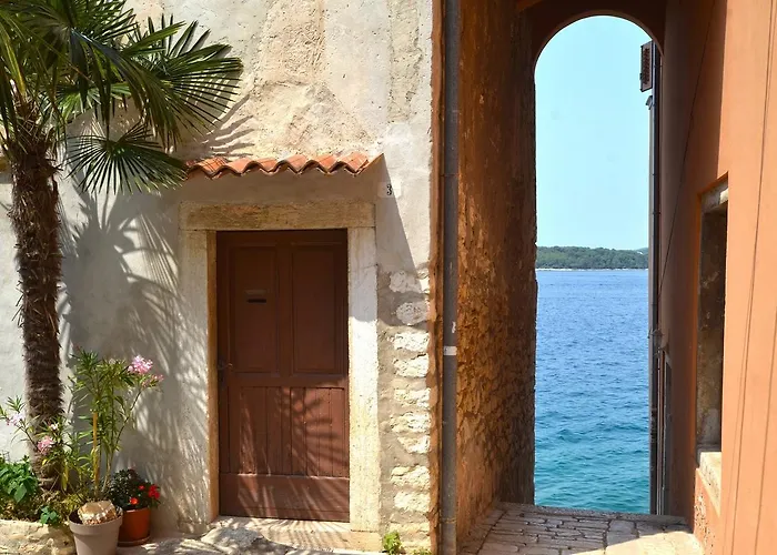 Gostinjska kuća Arnolongo B4 Sea View 4*