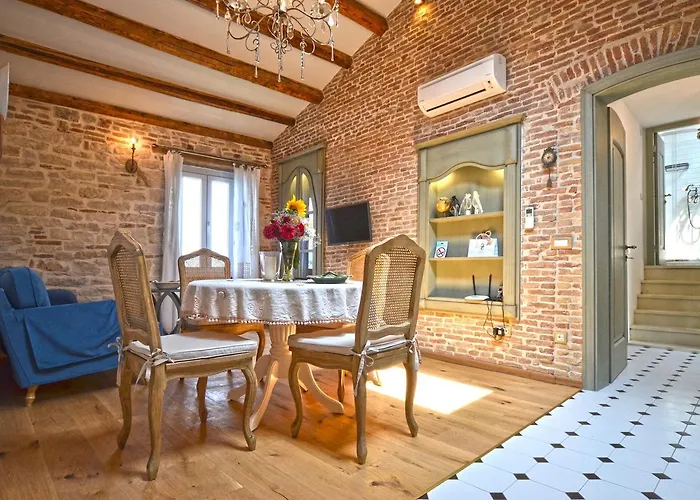 Gostinjska kuća Arnolongo B4 Sea View 4*